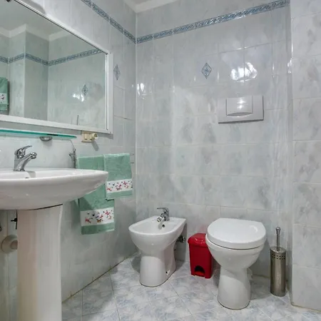 2 Bedroom Lovely In Appartement